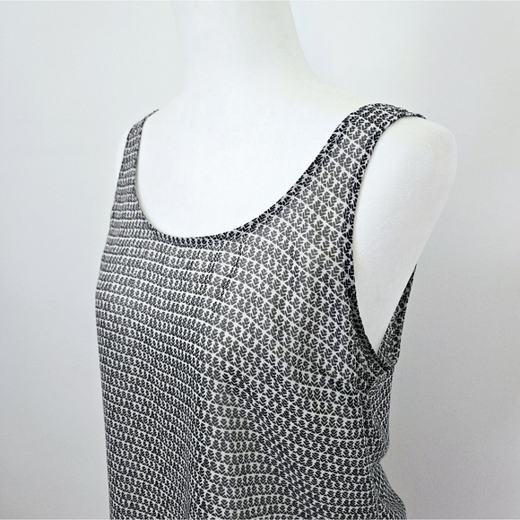 Old Navy Tank Top Womens M Lightweight Semi Sheer Black White Aztec Print Boho - Picture 3 of 11
